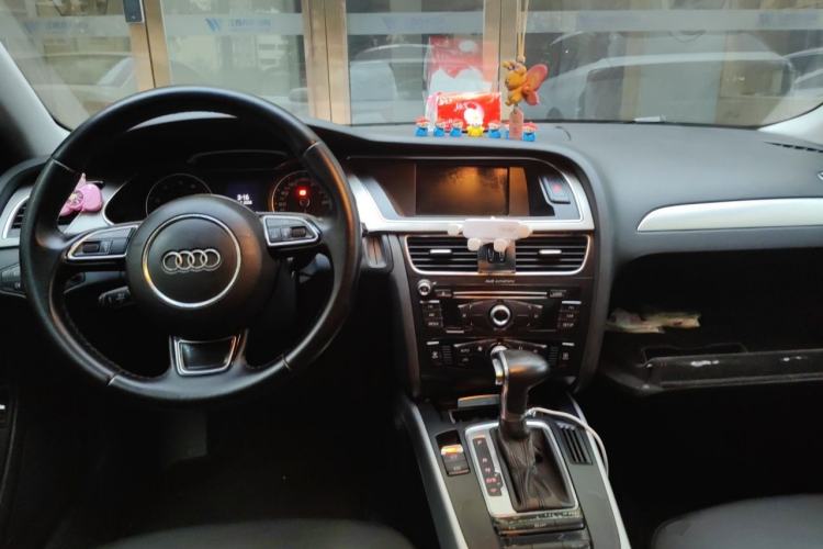 Used Audi A4L 2013 35 TFSI Automatic Standard Model Center Console