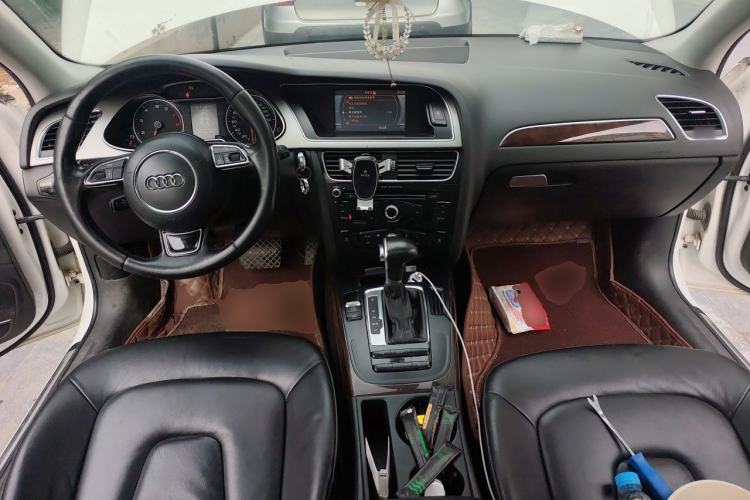 Used Audi A4L 2013 35 TFSI Automatic Standard Model Center Console