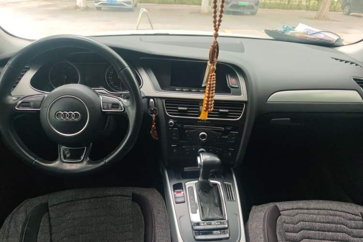 Used Audi A4L 2013 35 TFSI Automatic Standard Model Center Console