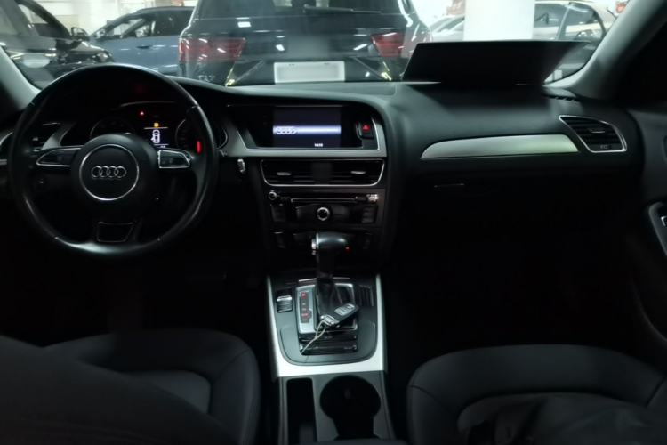 Used Audi A4L 2013 35 TFSI Automatic Standard Model Center Console