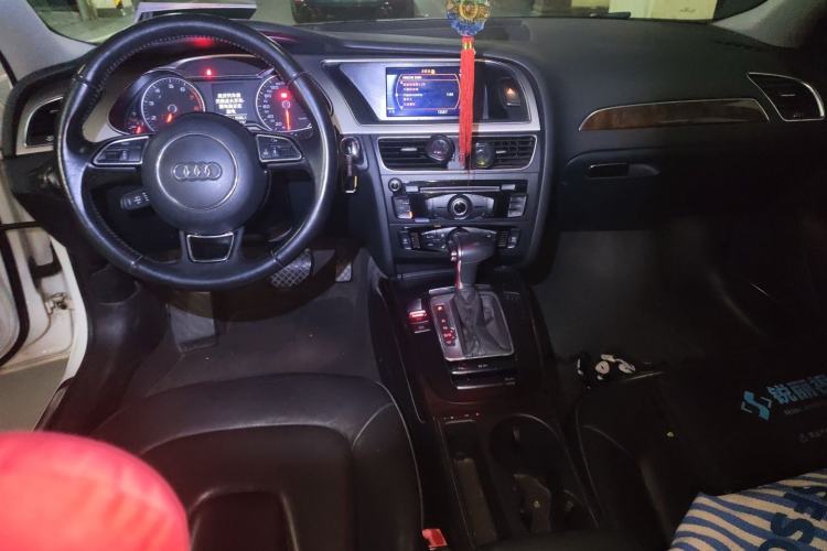 Used Audi A4L 2013 35 TFSI Automatic Comfort Model Center Console