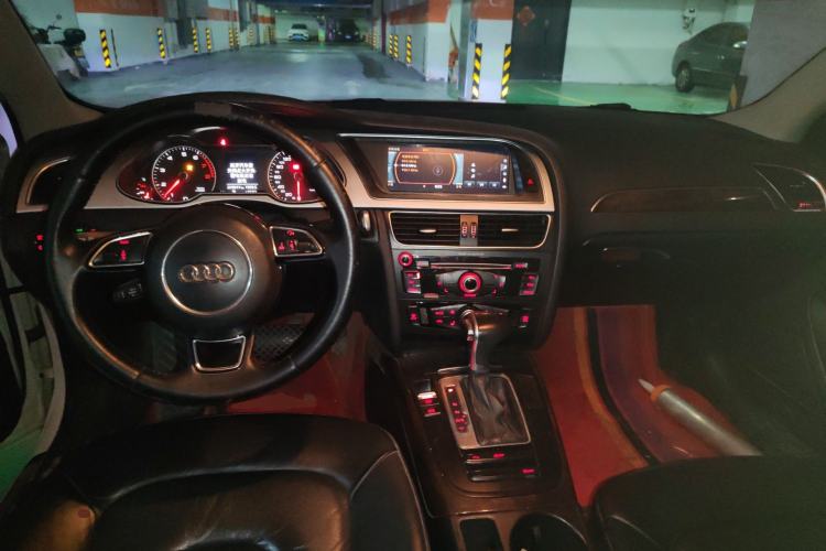 Used Audi A4L 2013 35 TFSI Automatic Standard Model Center Console