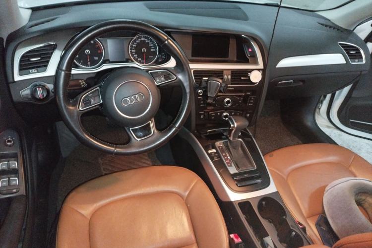 Used Audi A4L 2013 35 TFSI Automatic Standard Model Center Console