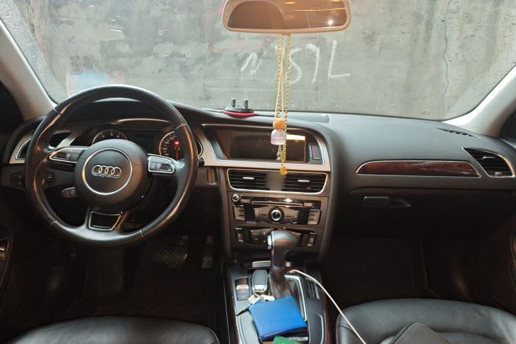 Used Audi A4L 2013 35 TFSI Automatic Comfort Model Center Console