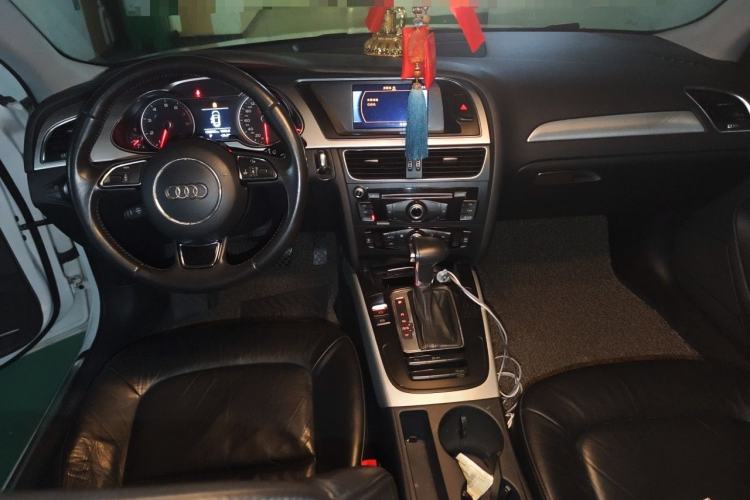 Used Audi A4L 2013 35 TFSI Automatic Comfort Model Center Console