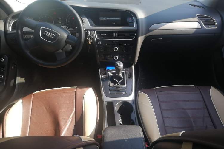 Used Audi A4L 2013 30 TFSI Manual Comfort Model Center Console