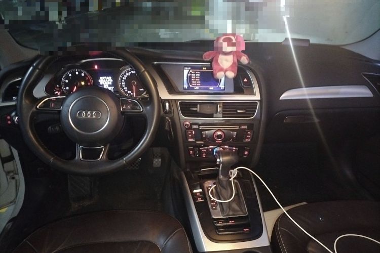 Used Audi A4L 2013 35 TFSI Automatic Standard Model Center Console