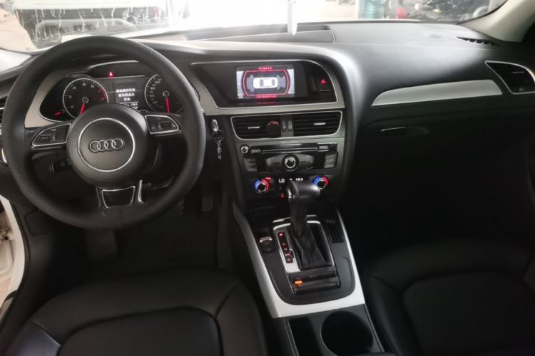 Used Audi A4L 2013 35 TFSI Automatic Standard Model Center Console