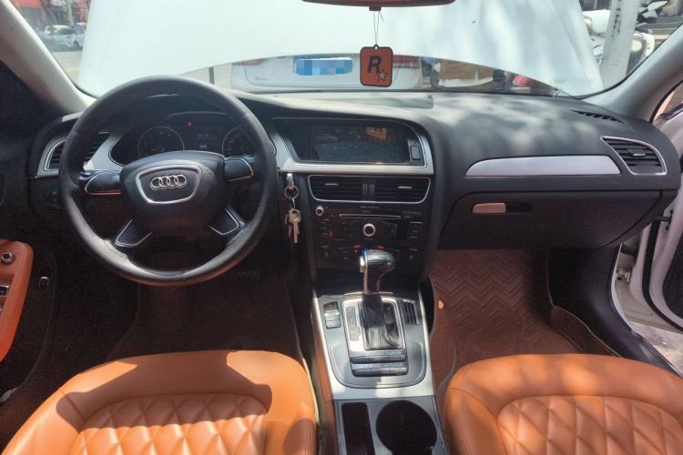 Used Audi A4L 2013 30 TFSI Automatic Comfort Model Center Console