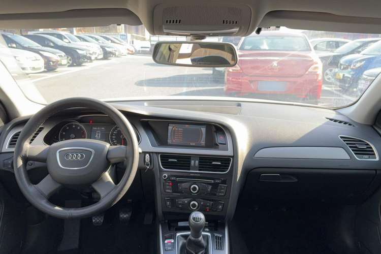 Used Audi A4L 2013 30 TFSI Manual Comfort Model Center Console