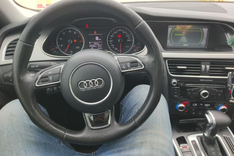Used Audi A4L 2013 35 TFSI Automatic Standard Model Center Console