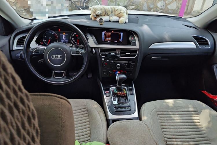 Used Audi A4L 2013 35 TFSI Automatic Standard Model Center Console