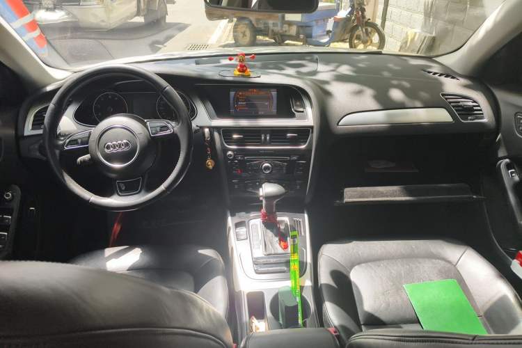 Used Audi A4L 2013 35 TFSI Automatic Standard Model Center Console