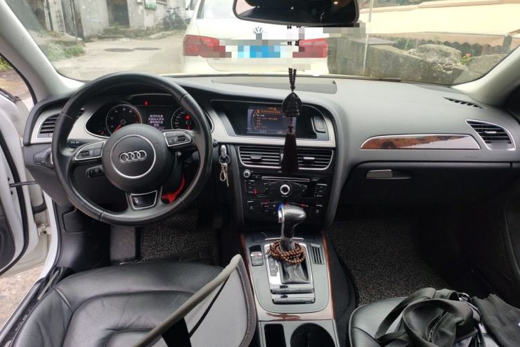 Used Audi A4L 2013 35 TFSI Automatic Comfort Model Center Console
