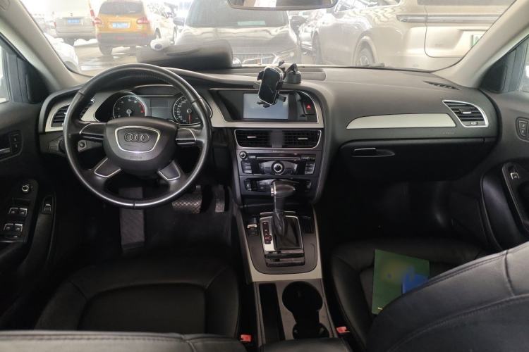 Used Audi A4L 2013 30 TFSI Automatic Comfort Model Center Console