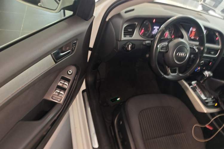 Used Audi A4L 2013 35 TFSI Automatic Standard Model Driver Seat