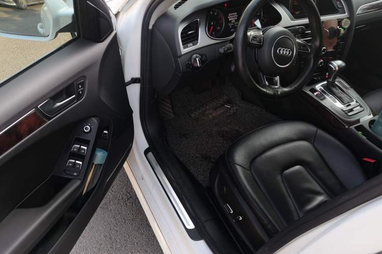 Used Audi A4L 2013 35 TFSI Automatic Comfort Model Driver Seat