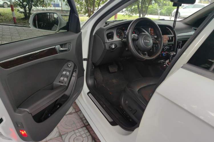 Used Audi A4L 2013 35 TFSI Automatic Comfort Model Driver Seat
