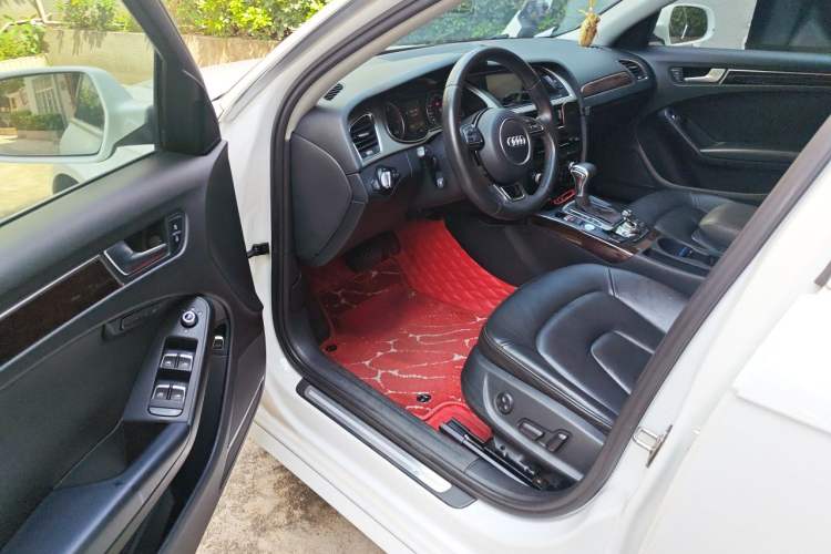 Used Audi A4L 2013 35 TFSI Automatic Technology Edition Driver Seat