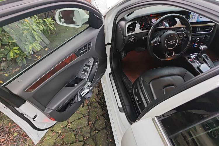 Used Audi A4L 2013 35 TFSI Automatic Comfort Model Driver Seat
