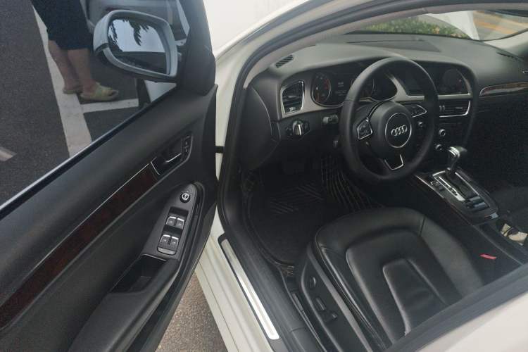 Used Audi A4L 2013 35 TFSI Automatic Comfort Model Driver Seat