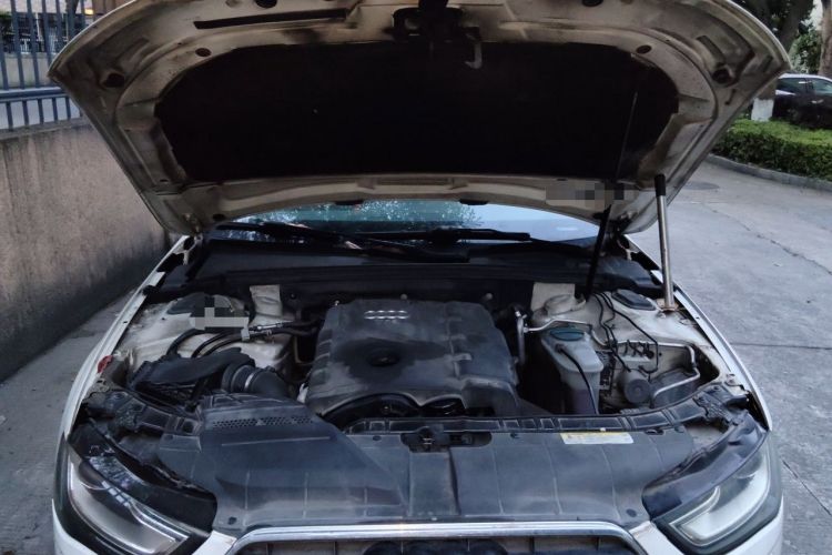 Used Audi A4L 2013 35 TFSI Automatic Standard Model Engine Bay