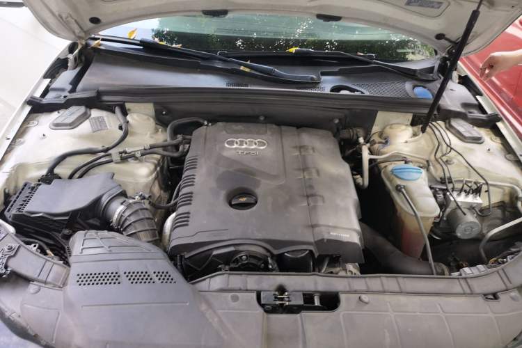 Used Audi A4L 2013 35 TFSI Automatic Standard Model Engine Bay