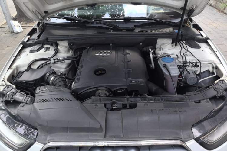 Used Audi A4L 2013 35 TFSI Automatic Technology Edition Engine Bay