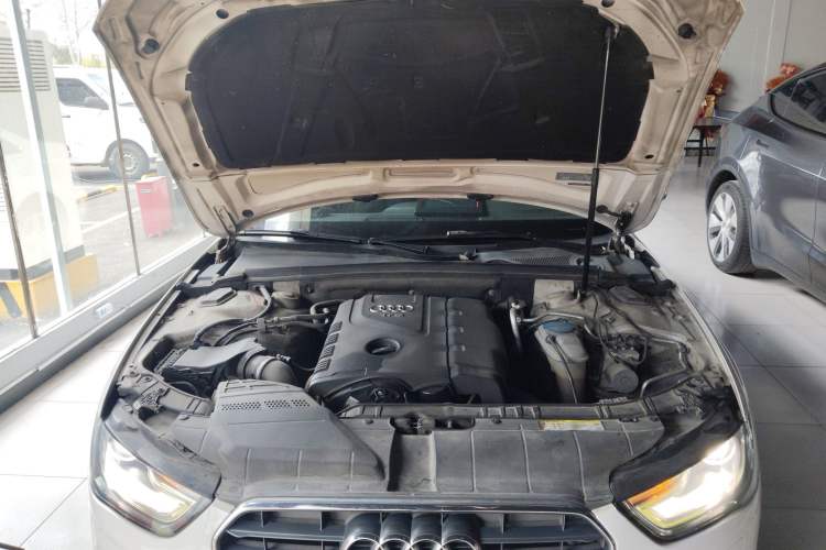 Used Audi A4L 2013 35 TFSI Automatic Standard Model Engine Bay