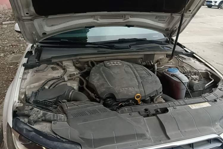 Used Audi A4L 2013 35 TFSI Automatic Standard Model Engine Bay