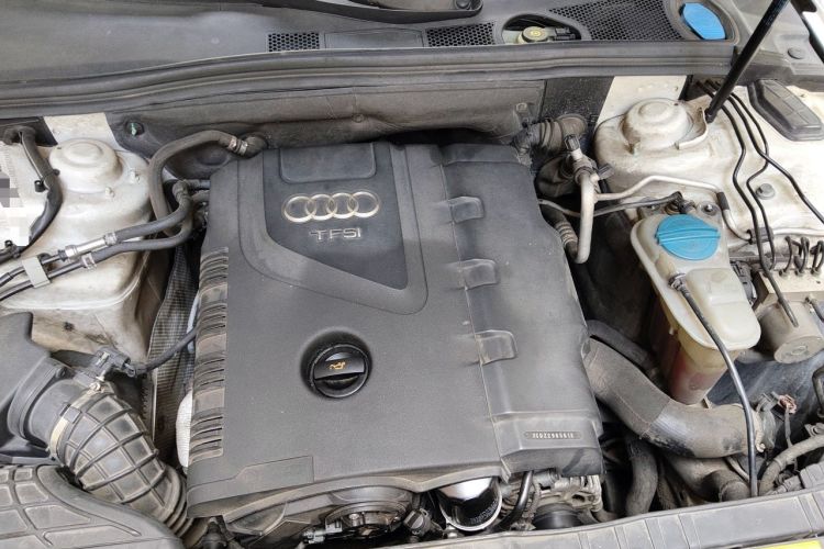 Used Audi A4L 2013 35 TFSI Automatic Technology Edition Engine Bay