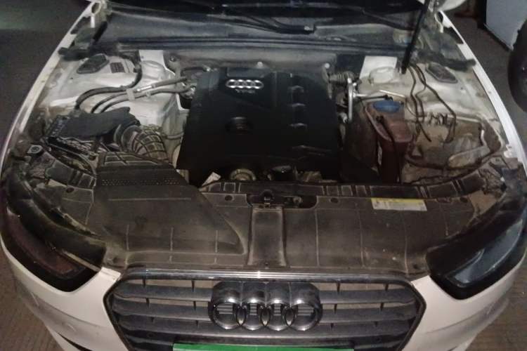 Used Audi A4L 2013 35 TFSI Automatic Standard Model Engine Bay