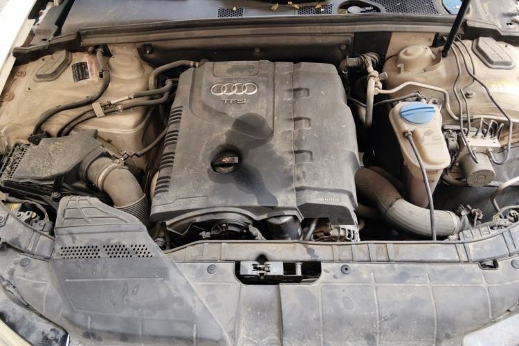 Used Audi A4L 2013 35 TFSI Automatic Standard Model Engine Bay