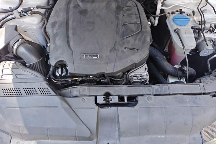 Used Audi A4L 2013 35 TFSI Automatic Standard Model Engine Bay
