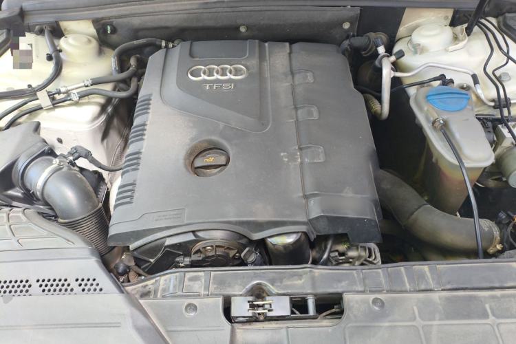 Used Audi A4L 2013 35 TFSI Automatic Standard Model Engine Bay