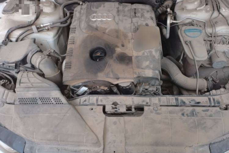 Used Audi A4L 2013 35 TFSI Automatic Standard Model Engine Bay