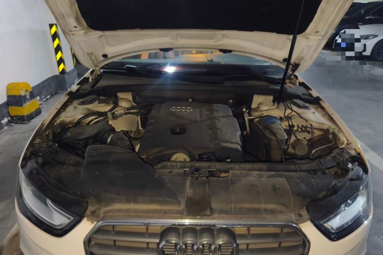 Used Audi A4L 2013 35 TFSI Automatic Comfort Model Engine Bay