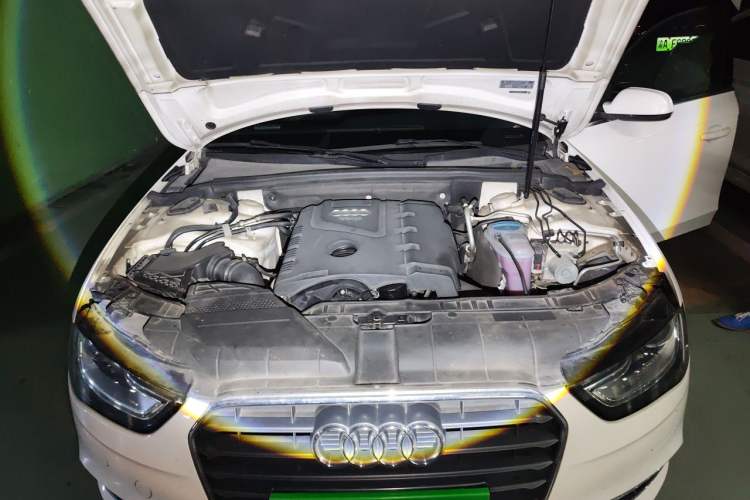 Used Audi A4L 2013 35 TFSI Automatic Comfort Model Engine Bay