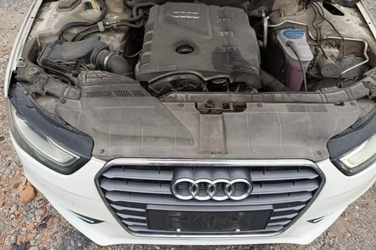 Used Audi A4L 2013 35 TFSI Automatic Standard Model Engine Bay