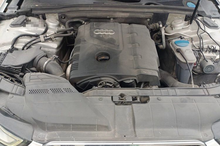 Used Audi A4L 2013 35 TFSI Automatic Standard Model Engine Bay