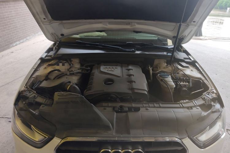 Used Audi A4L 2013 35 TFSI Automatic Technology Edition Engine Bay
