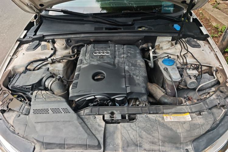 Used Audi A4L 2013 35 TFSI Automatic Standard Model Engine Bay