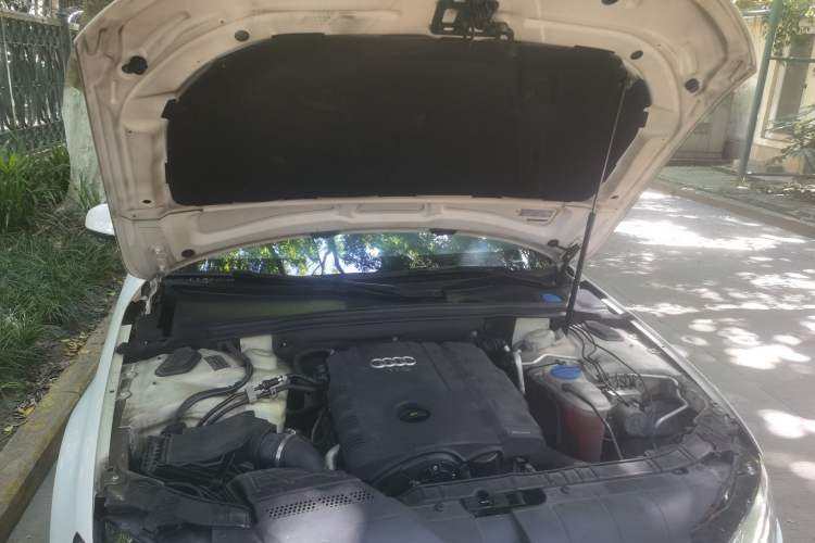 Used Audi A4L 2013 35 TFSI Automatic Standard Model Engine Bay