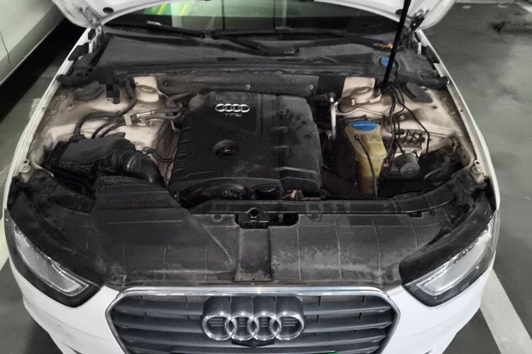 Used Audi A4L 2013 35 TFSI Automatic Standard Model Engine Bay