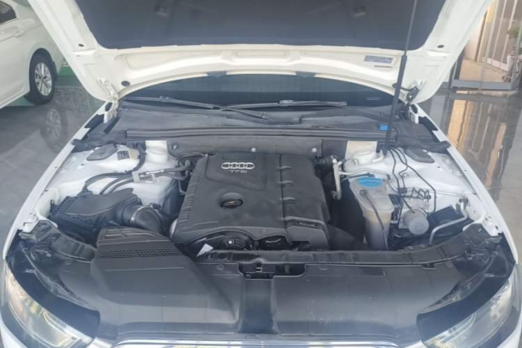 Used Audi A4L 2013 35 TFSI Automatic Comfort Model Engine Bay