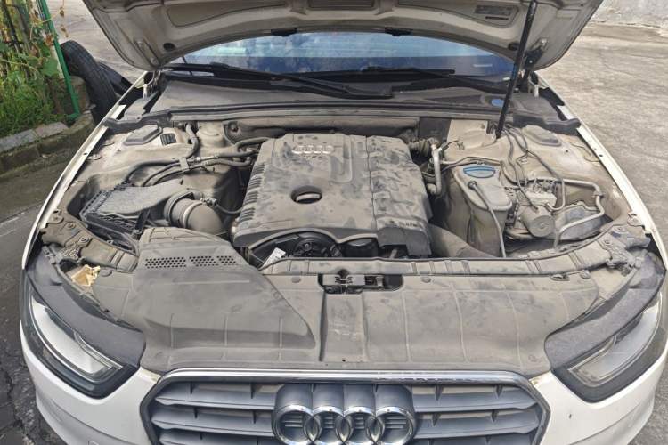 Used Audi A4L 2013 35 TFSI Automatic Standard Model Engine Bay