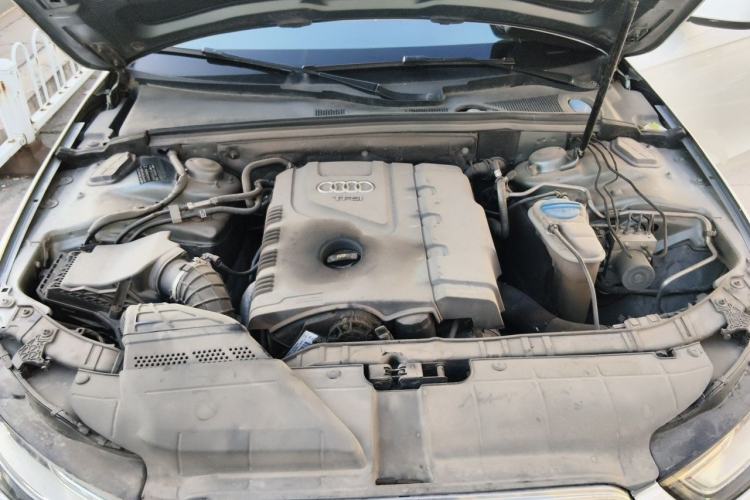 Used Audi A4L 2013 35 TFSI Automatic Standard Model Engine Bay