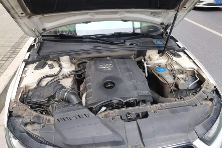 Used Audi A4L 2013 35 TFSI Automatic Technology Edition Engine Bay