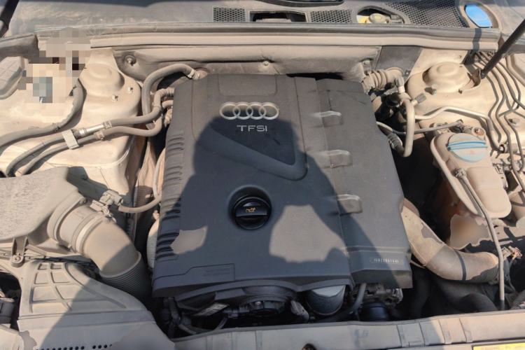 Used Audi A4L 2013 35 TFSI Automatic Standard Model Engine Bay
