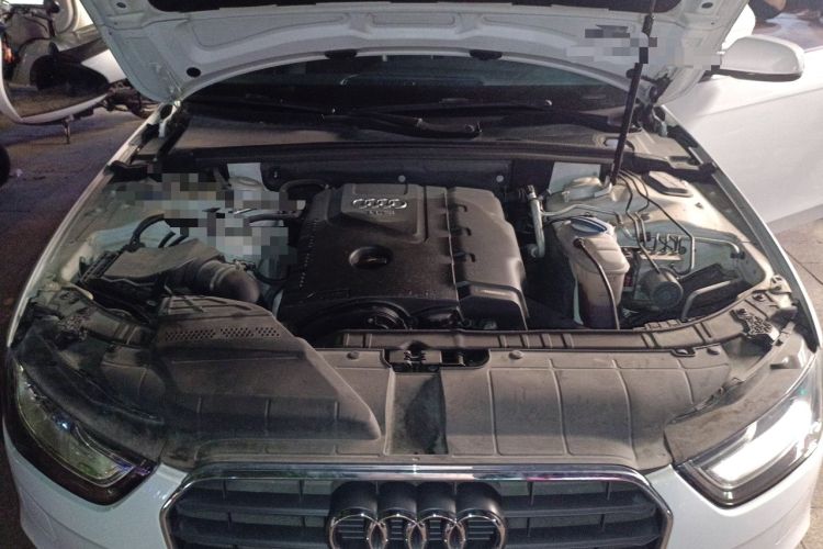 Used Audi A4L 2013 35 TFSI Automatic Standard Model Engine Bay